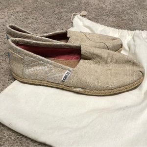 Toms